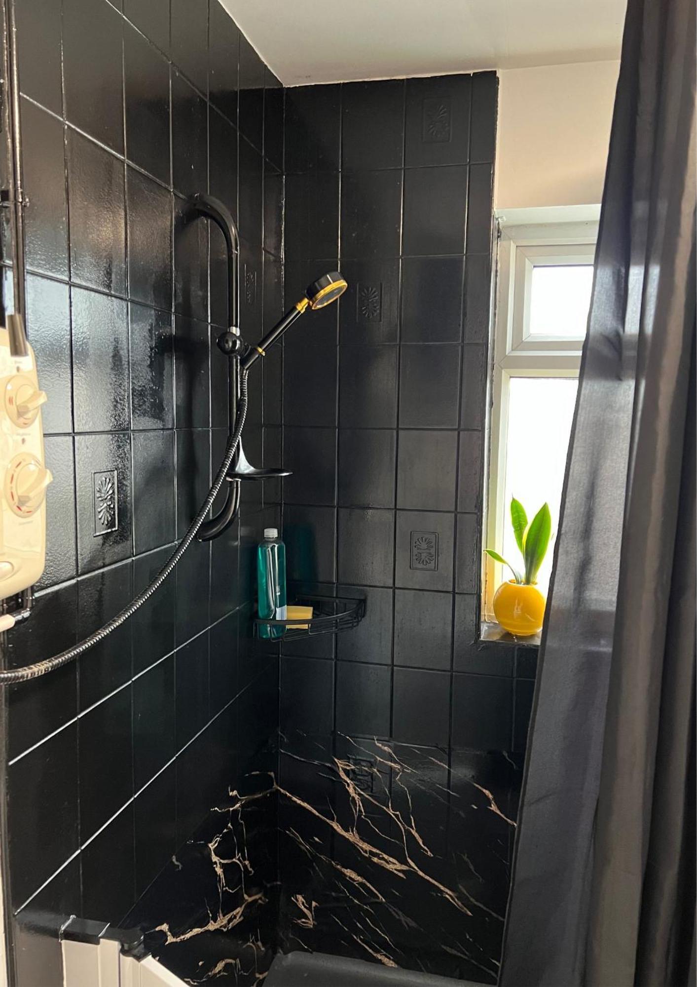 Double Room In Great Barr Near M5 - M6 - Parking - Tv Bed-Garden เบอร์มิงแฮม ภายนอก รูปภาพ